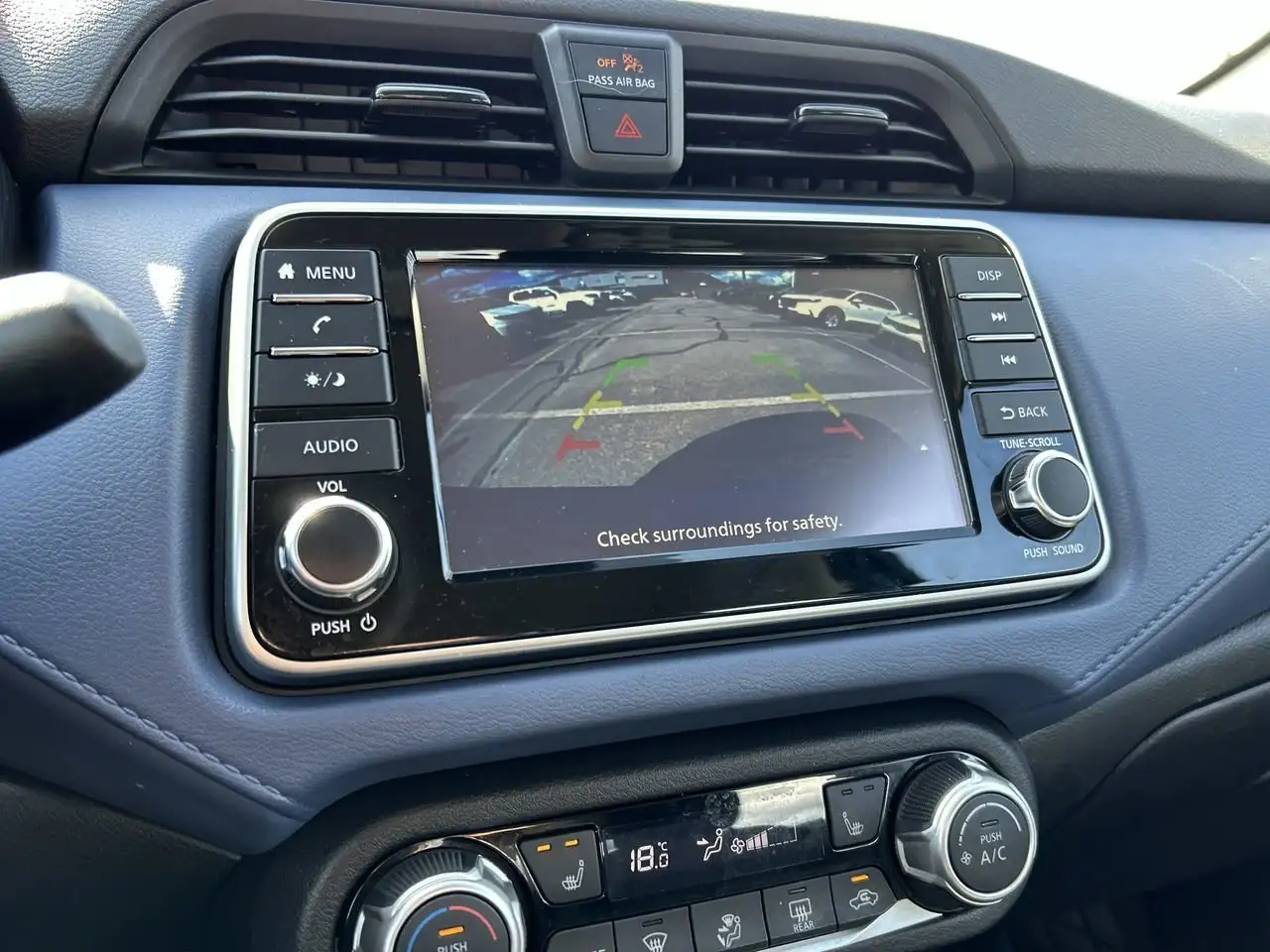 Nissan Versa снимка Nissan Versa
