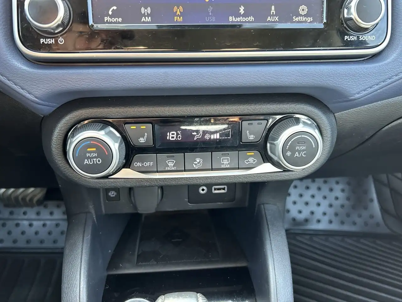 Nissan Versa снимка Nissan Versa
