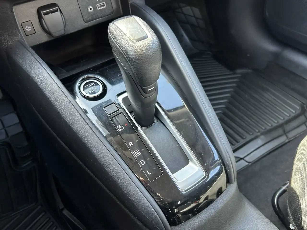 Nissan Versa снимка Nissan Versa