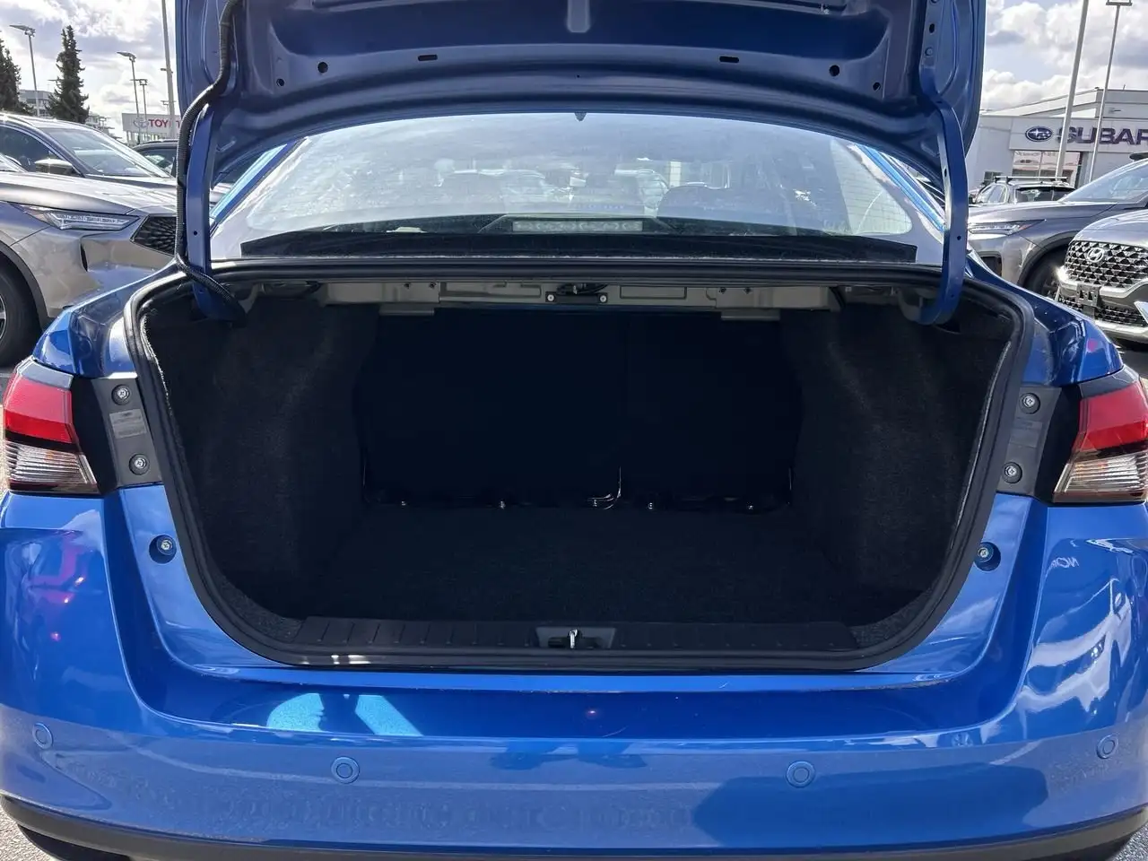 Nissan Versa снимка Nissan Versa