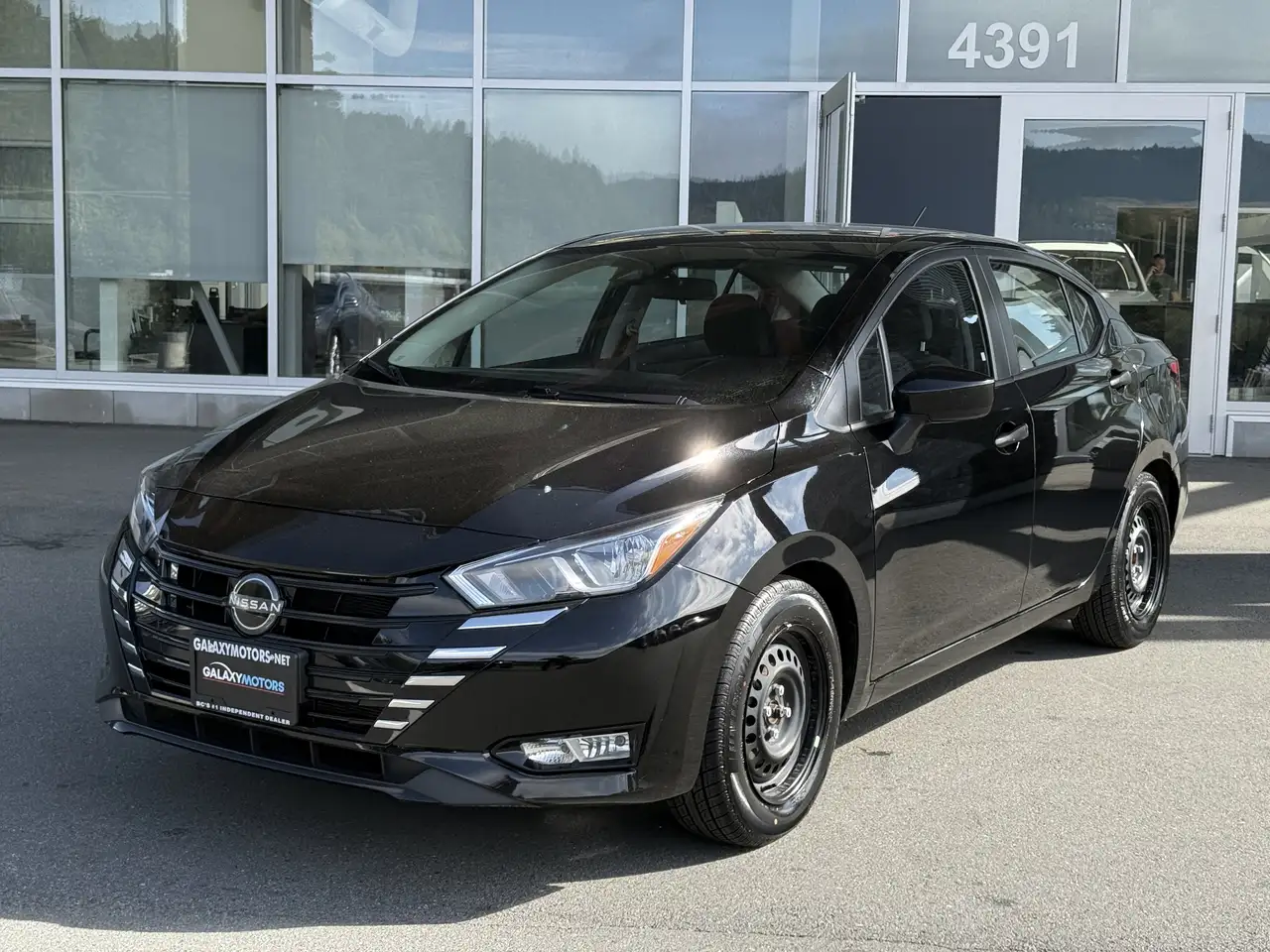 Nissan Versa снимка Nissan Versa