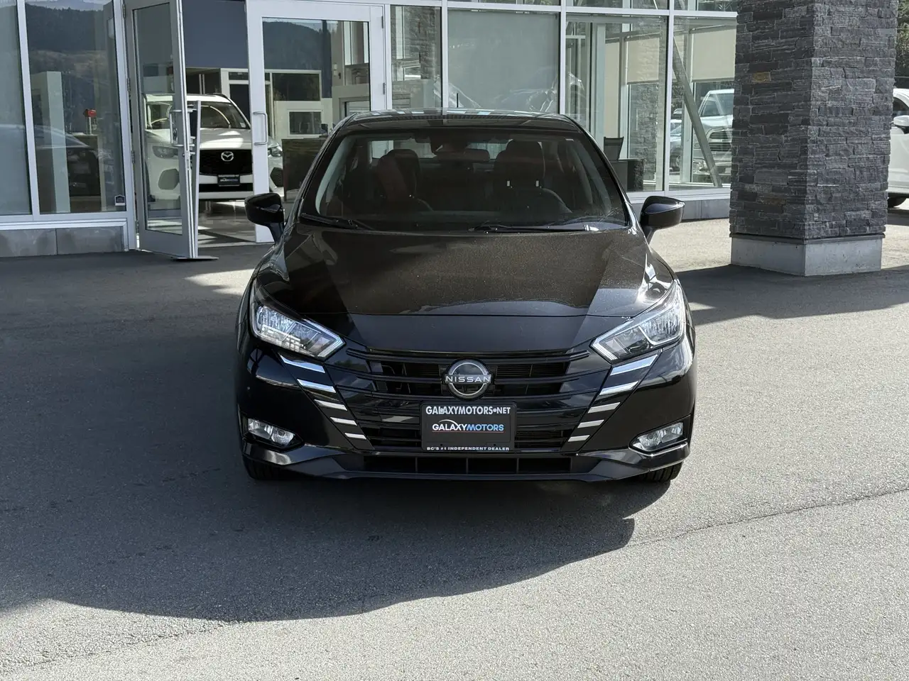 Nissan Versa снимка Nissan Versa