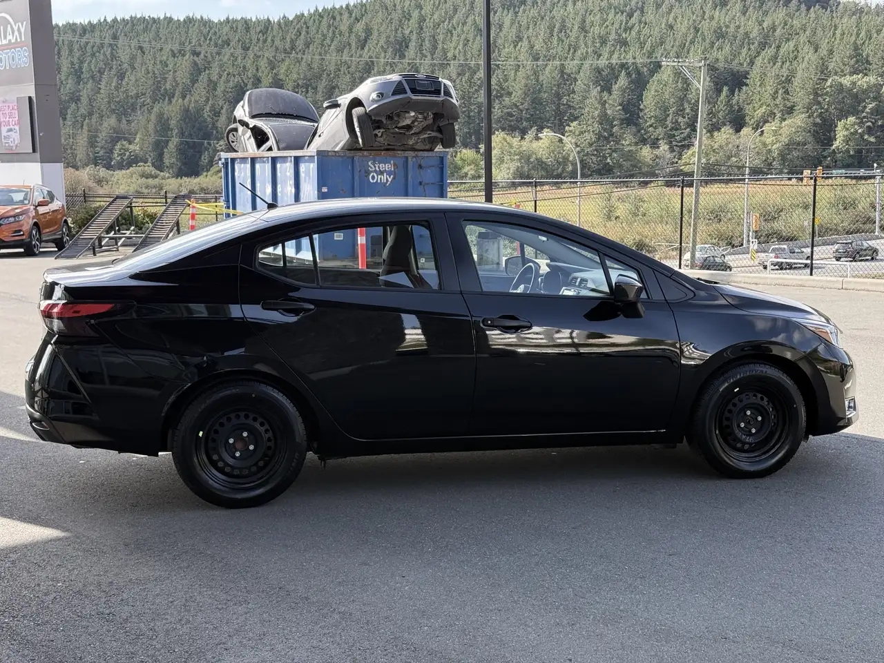 Nissan Versa снимка Nissan Versa