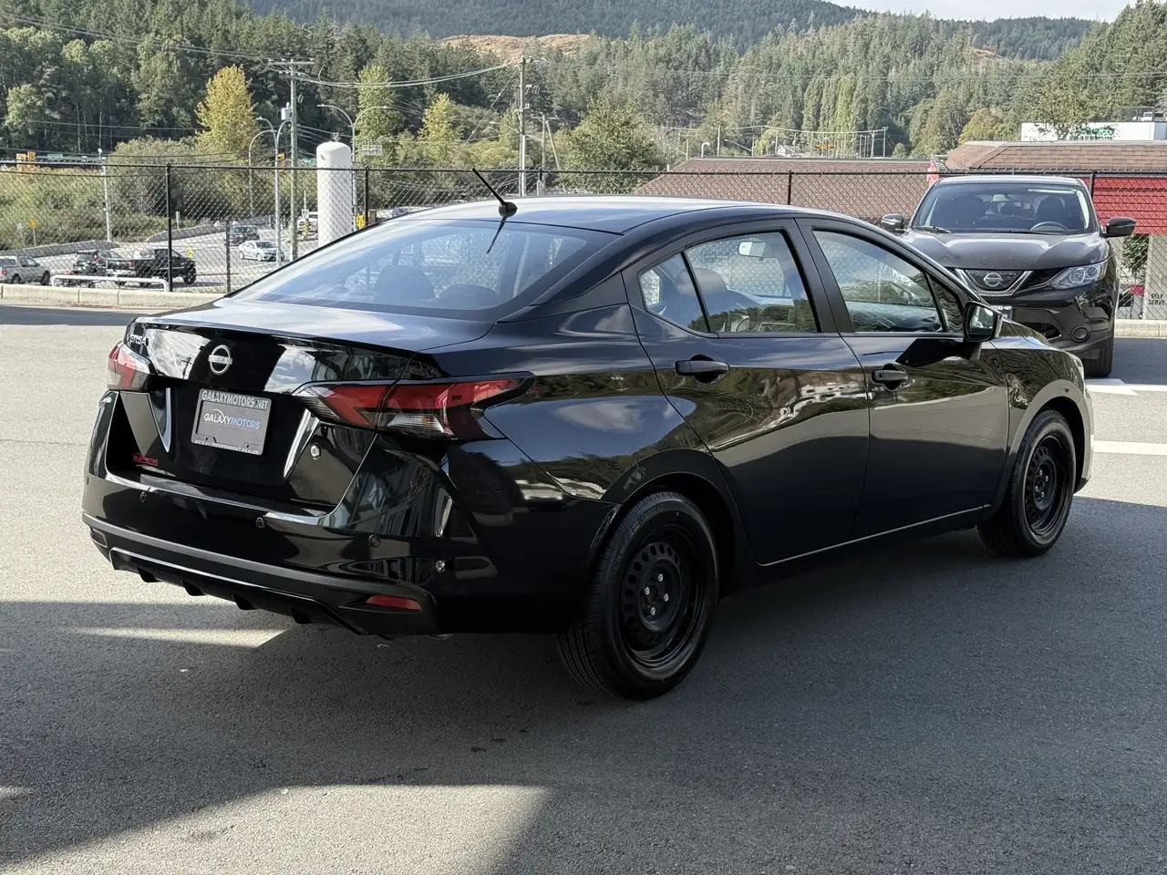 Nissan Versa снимка Nissan Versa