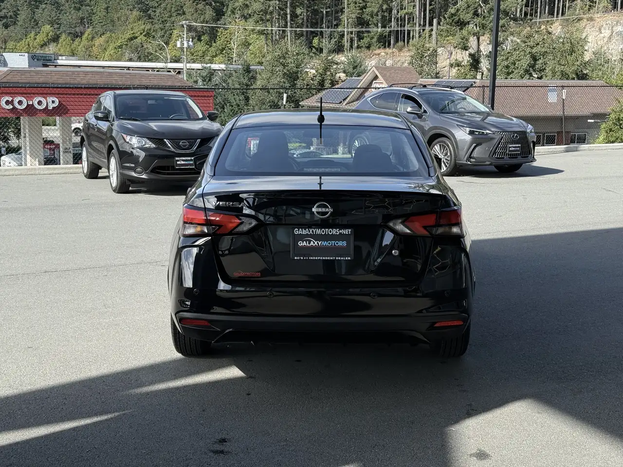 Nissan Versa снимка Nissan Versa