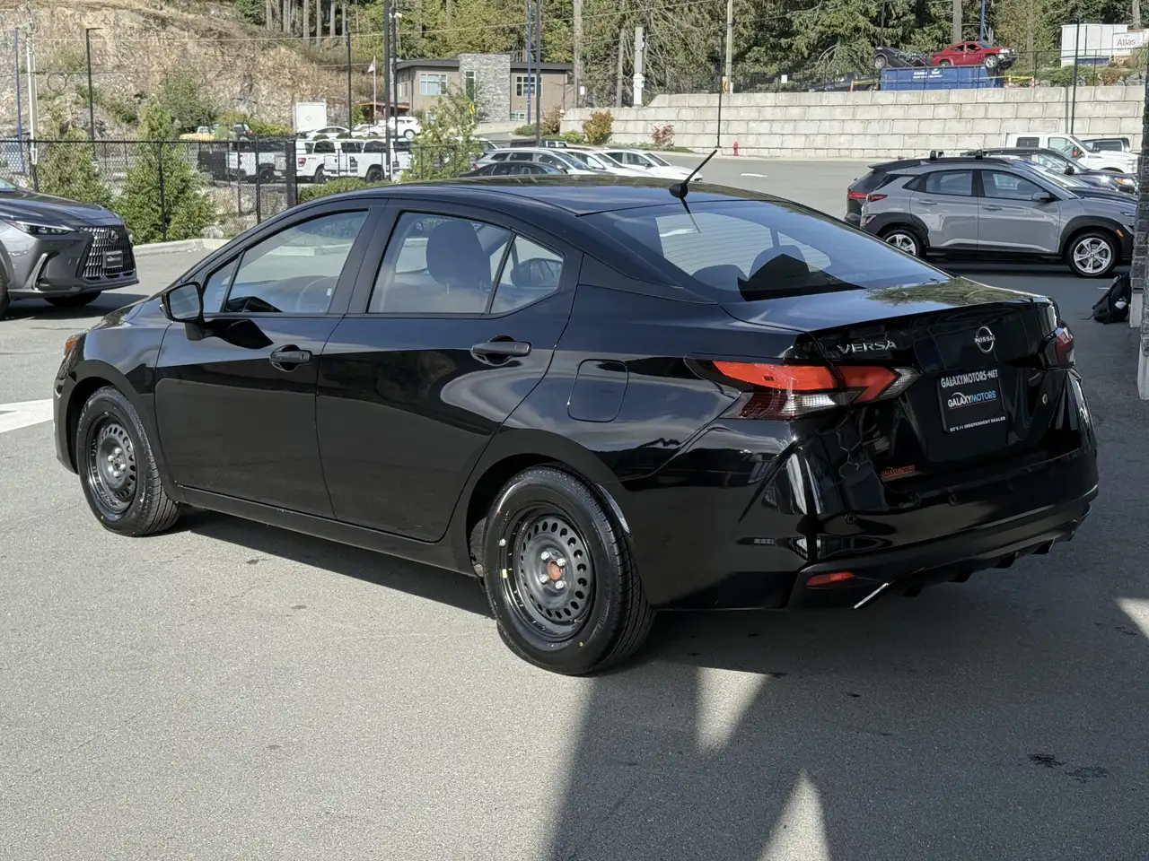 Nissan Versa снимка Nissan Versa
