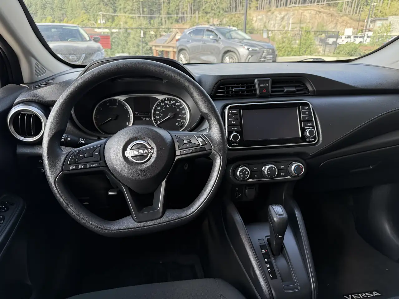 Nissan Versa снимка Nissan Versa
