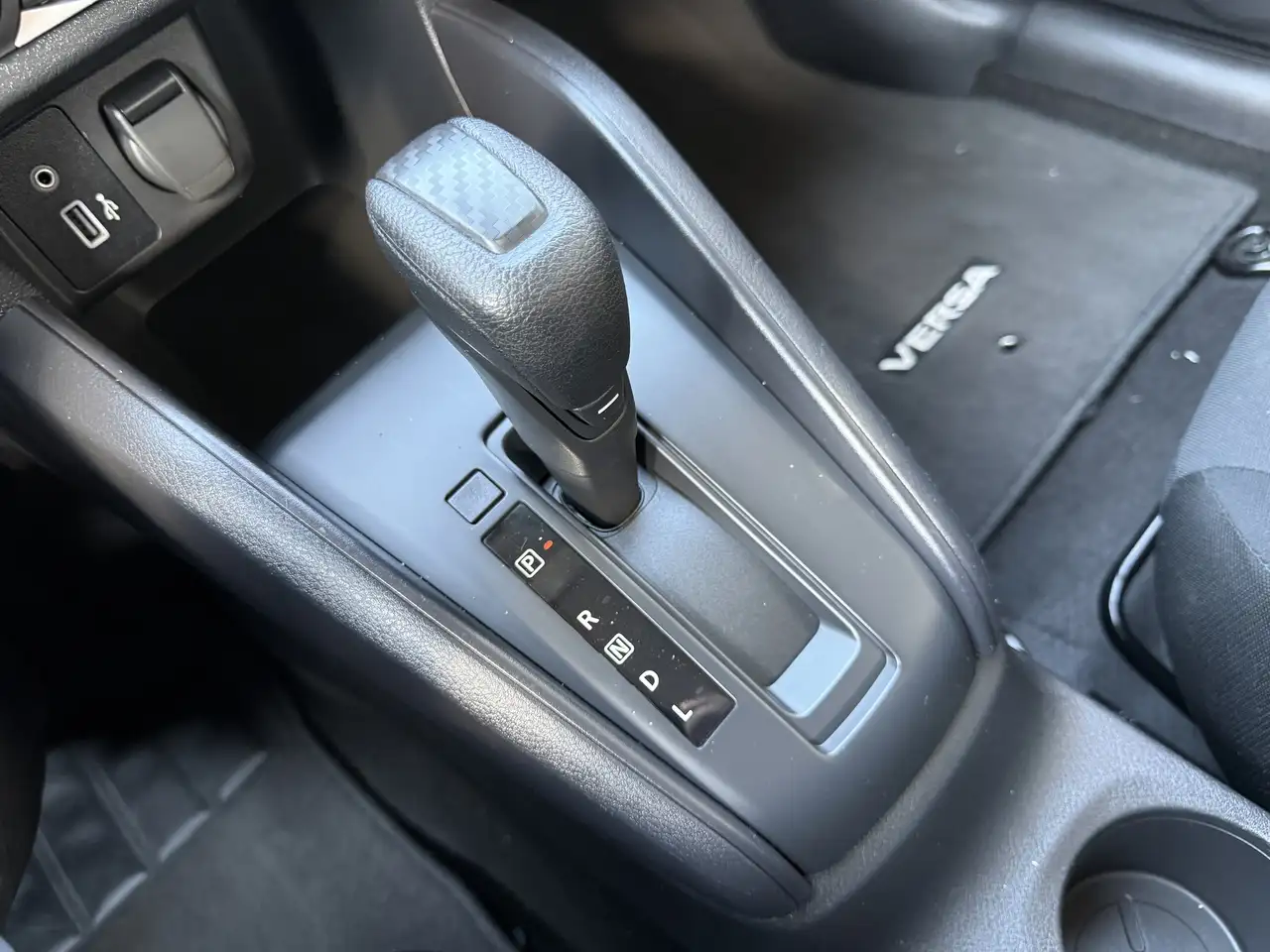 Nissan Versa снимка Nissan Versa