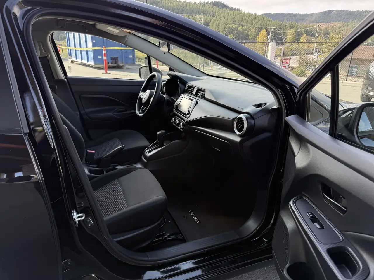Nissan Versa снимка Nissan Versa