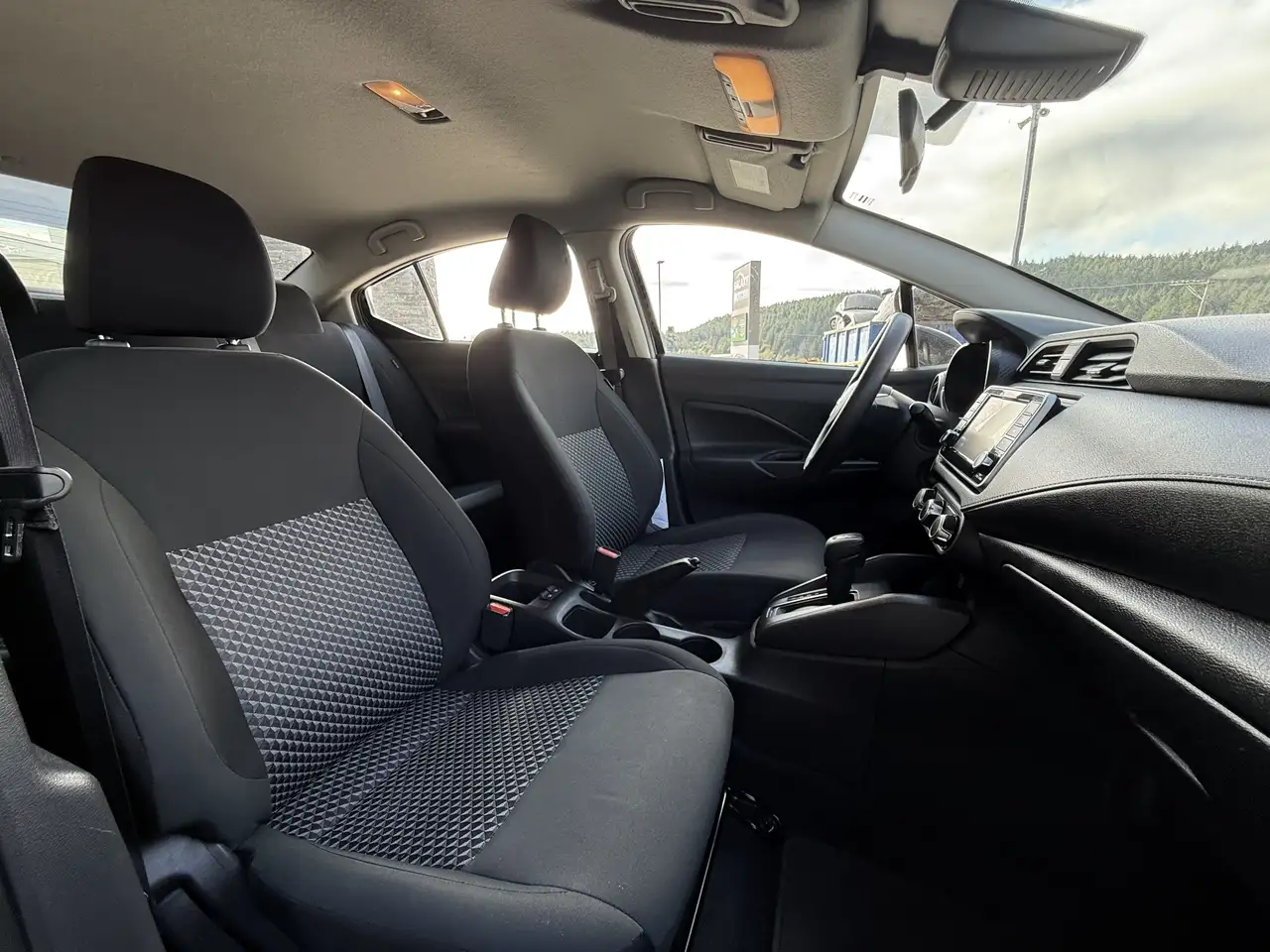 Nissan Versa снимка Nissan Versa