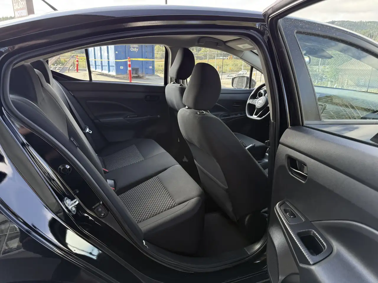 Nissan Versa снимка Nissan Versa