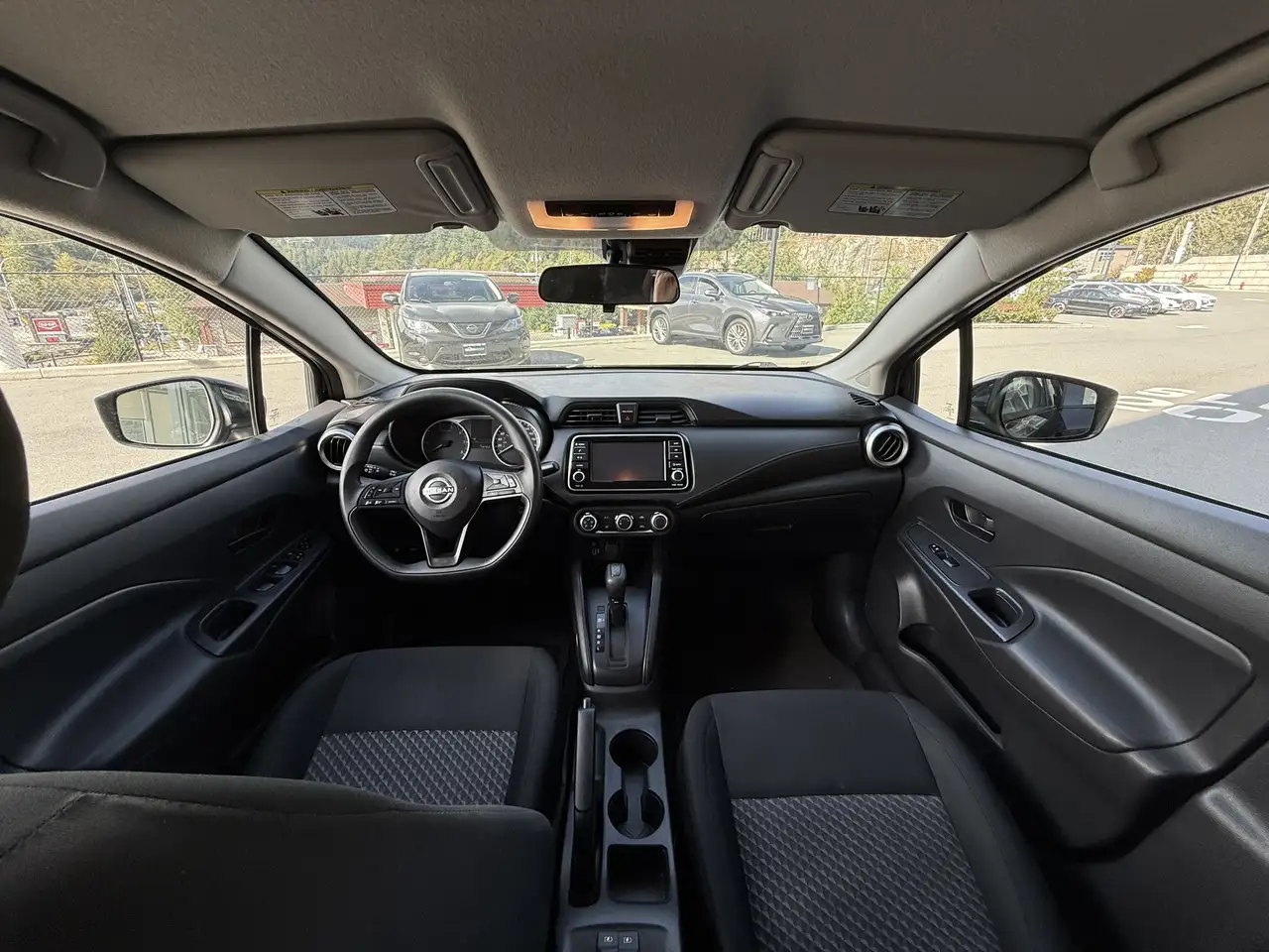 Nissan Versa снимка Nissan Versa