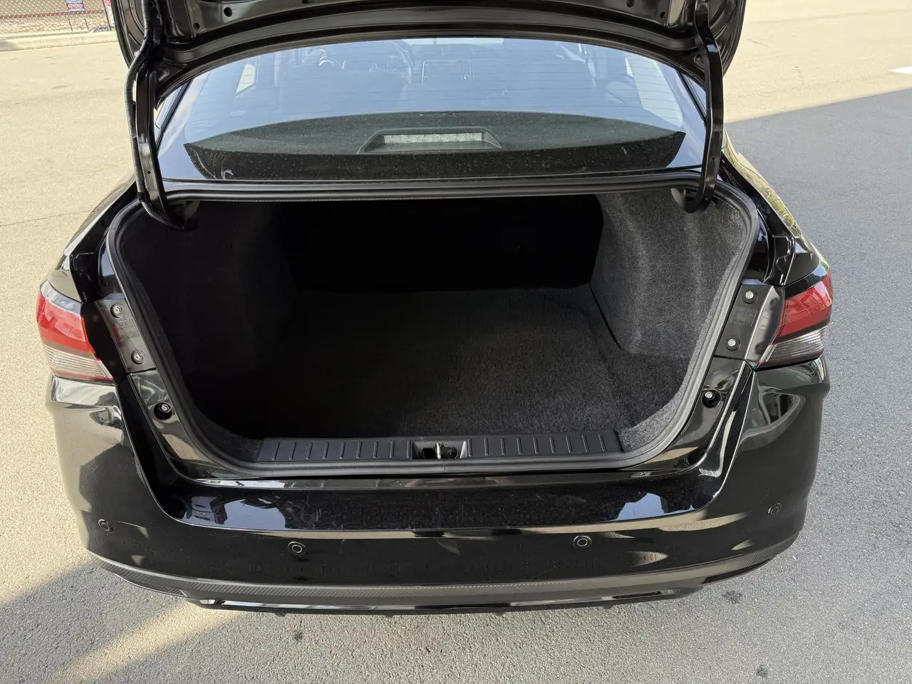 Nissan Versa снимка Nissan Versa