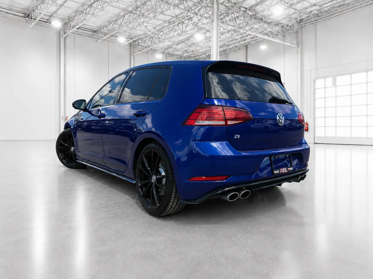 Volkswagen Golf R снимка Volkswagen Golf R