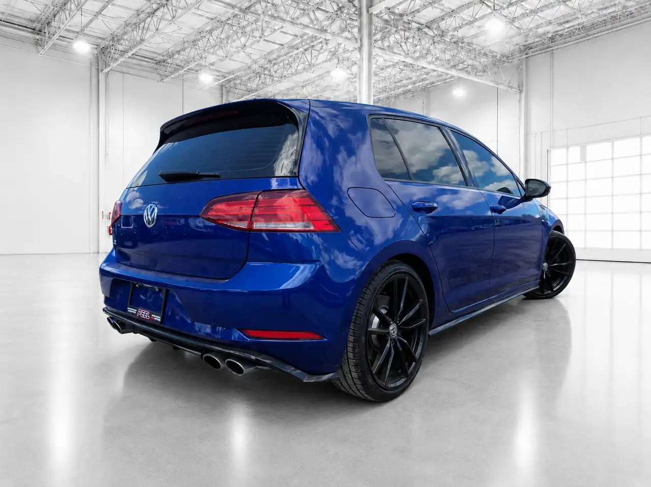 Volkswagen Golf R снимка Volkswagen Golf R