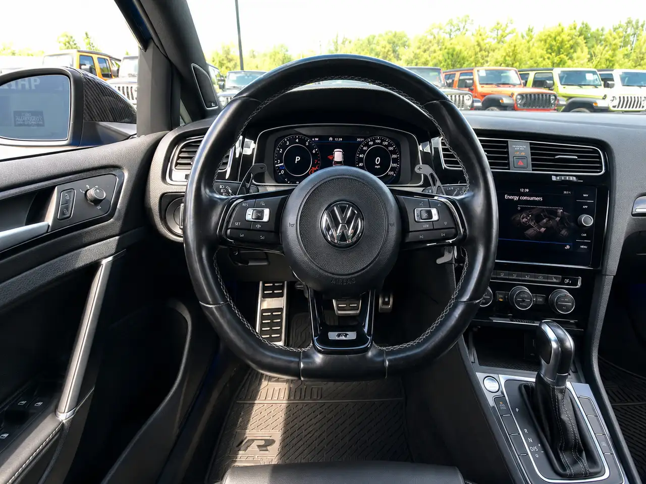 Volkswagen Golf R снимка Volkswagen Golf R
