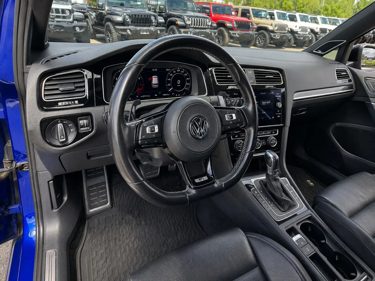 Volkswagen Golf R снимка Volkswagen Golf R