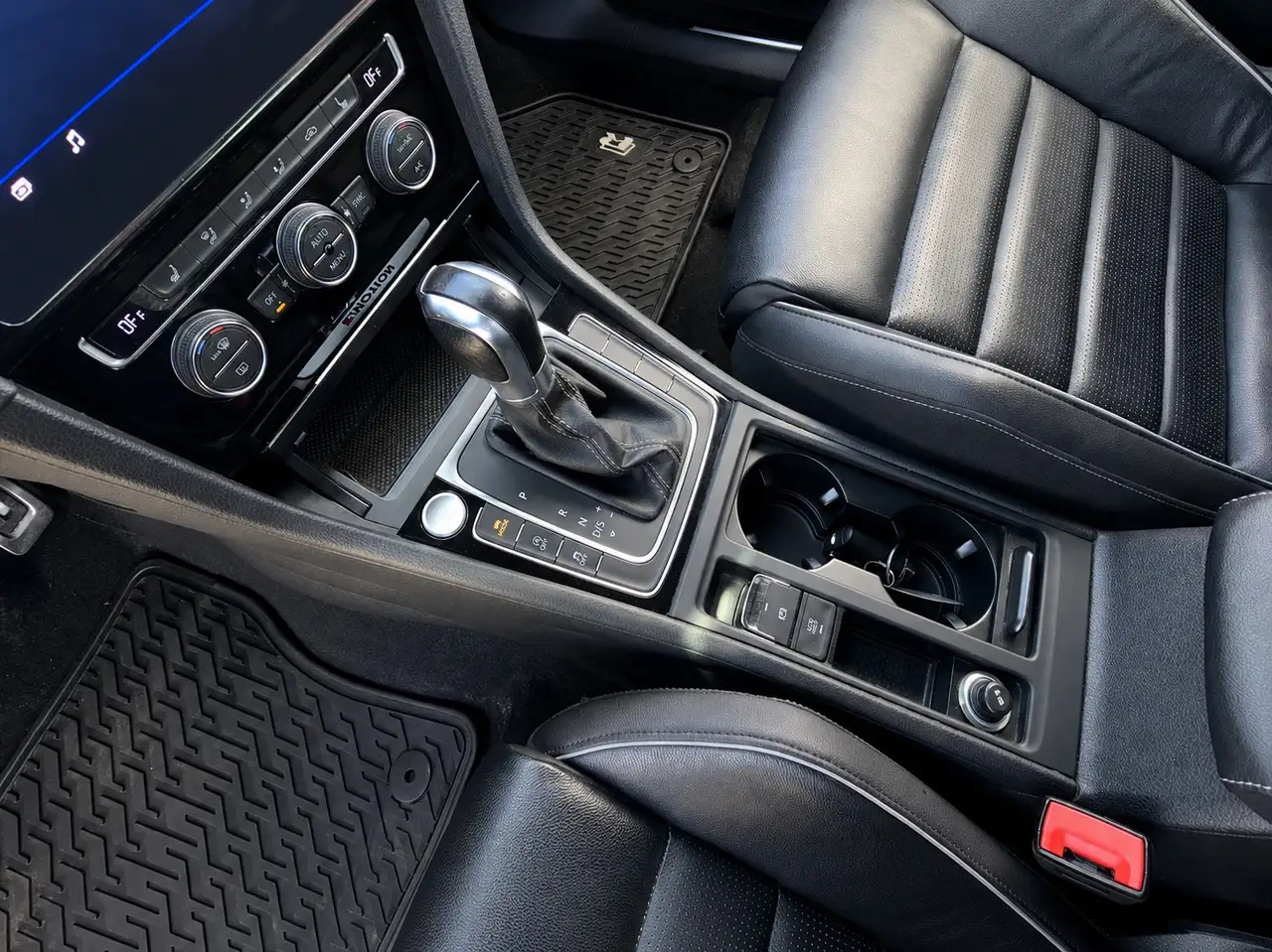 Volkswagen Golf R снимка Volkswagen Golf R
