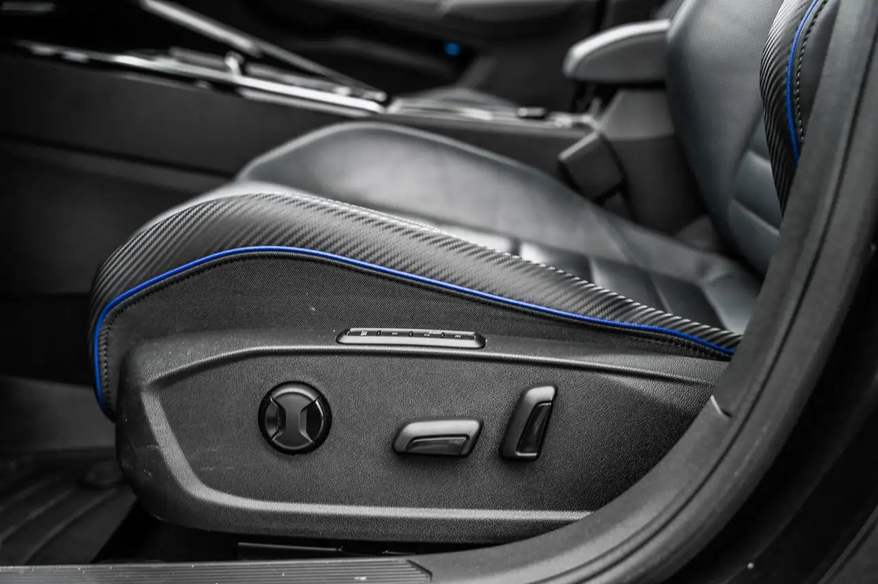 Volkswagen Golf R снимка Volkswagen Golf R
