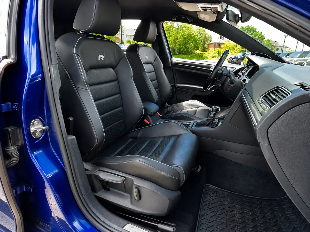 Volkswagen Golf R снимка Volkswagen Golf R