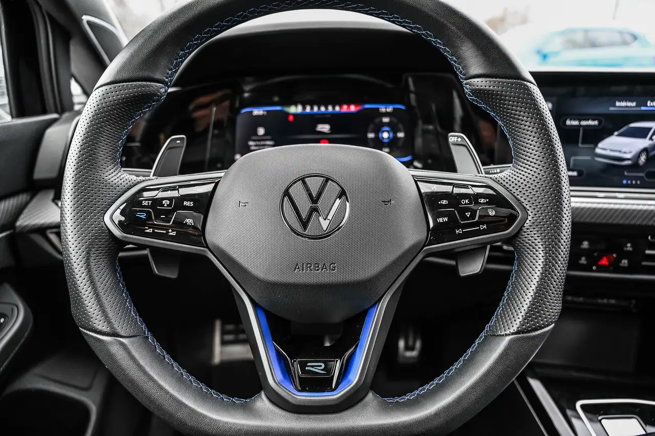 Volkswagen Golf R снимка Volkswagen Golf R