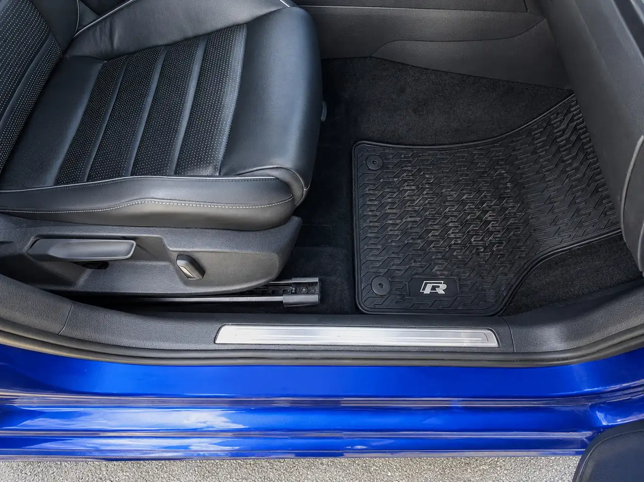 Volkswagen Golf R снимка Volkswagen Golf R