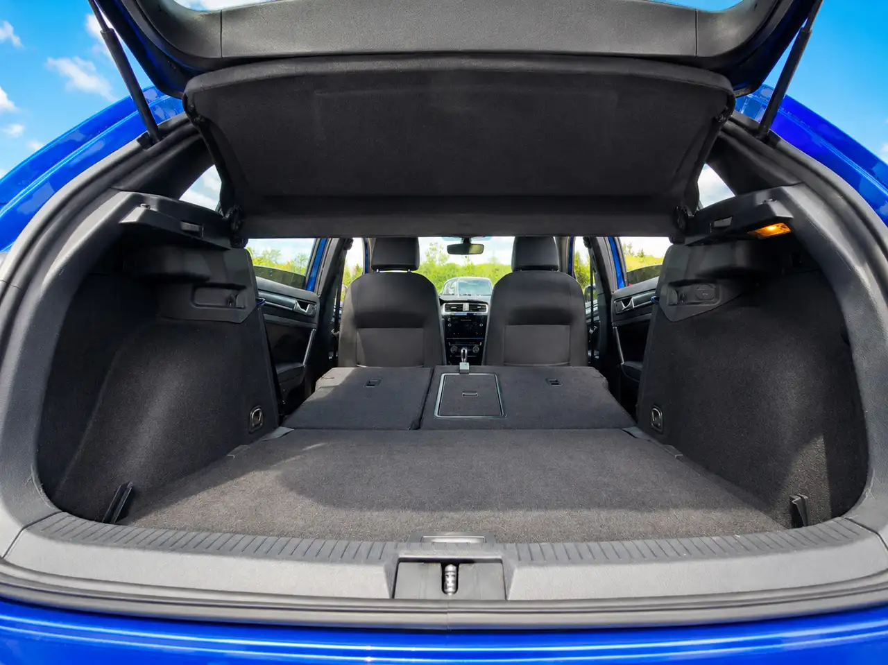 Volkswagen Golf R снимка Volkswagen Golf R