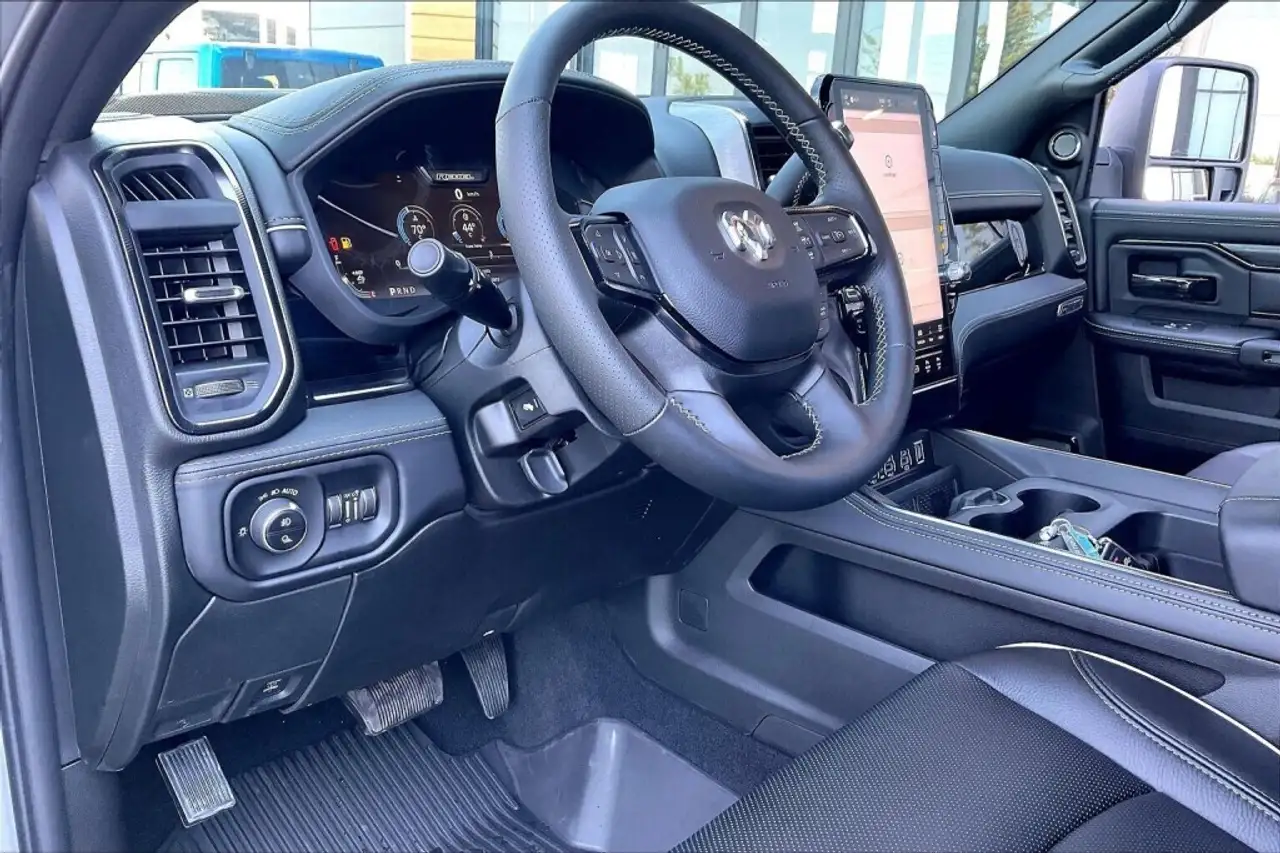 RAM 2500 снимка RAM 2500