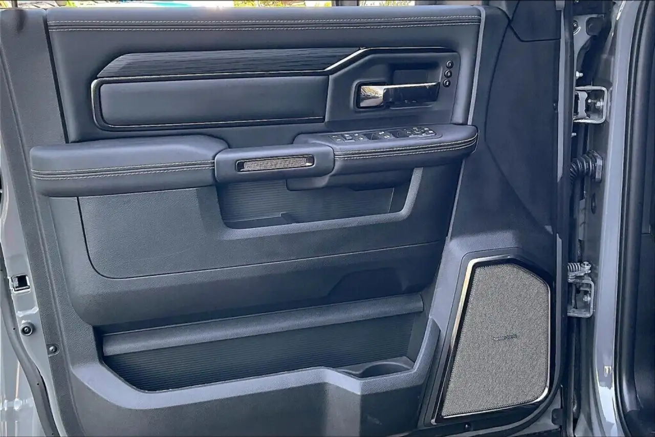 RAM 2500 снимка RAM 2500