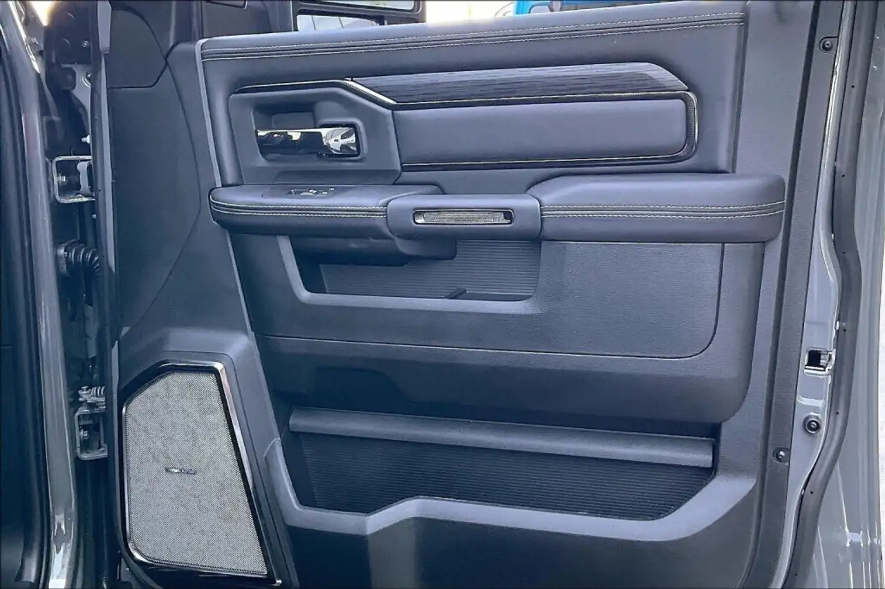 RAM 2500 снимка RAM 2500