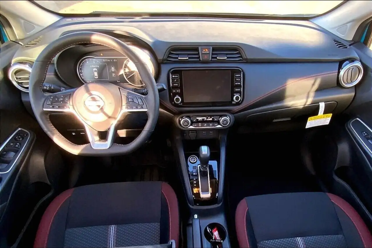 Nissan Versa fotografie Nissan Versa