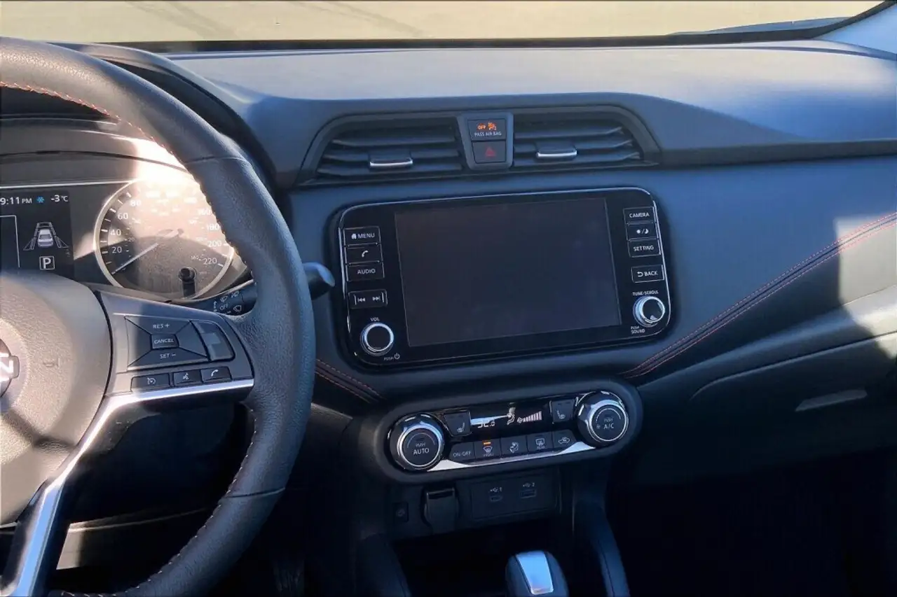 Nissan Versa fotografie Nissan Versa