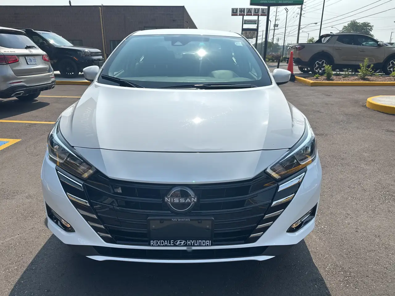 Nissan Versa снимка Nissan Versa