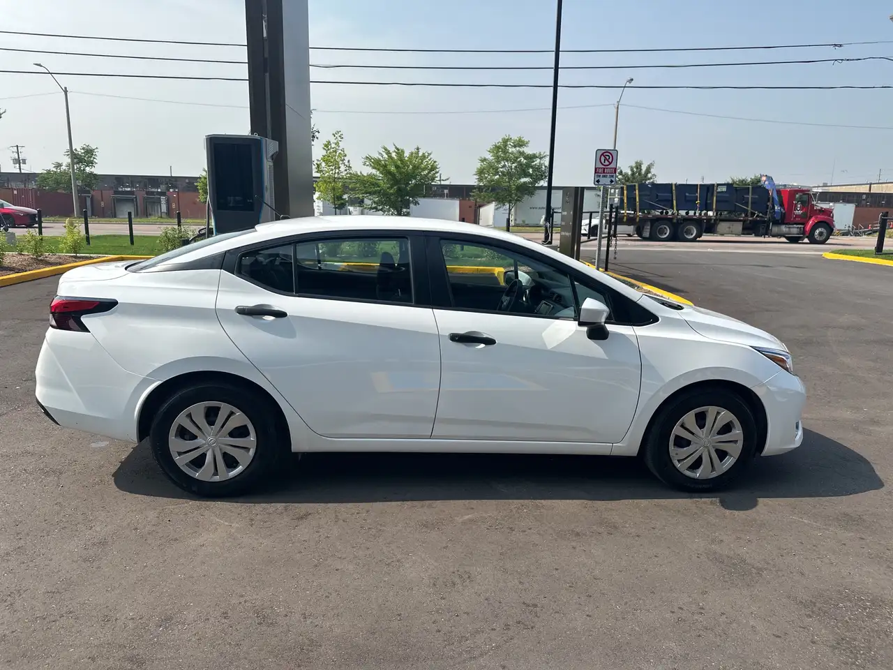 Nissan Versa снимка Nissan Versa