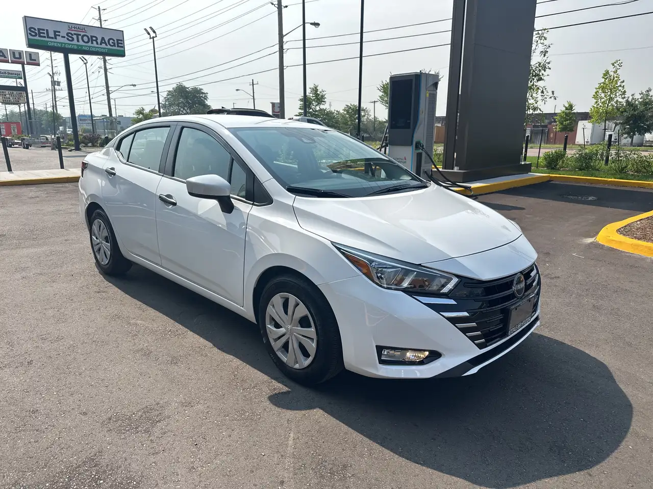 Nissan Versa снимка Nissan Versa