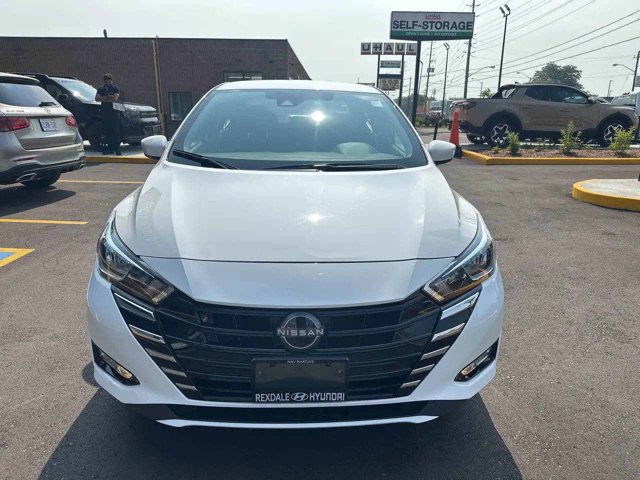 Nissan Versa снимка Nissan Versa