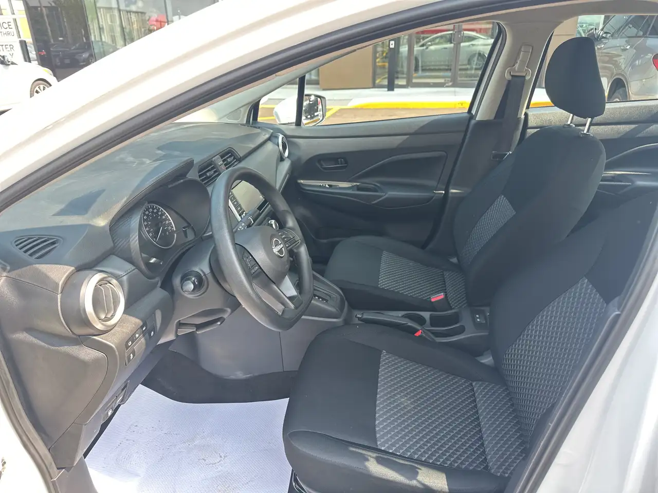 Nissan Versa снимка Nissan Versa