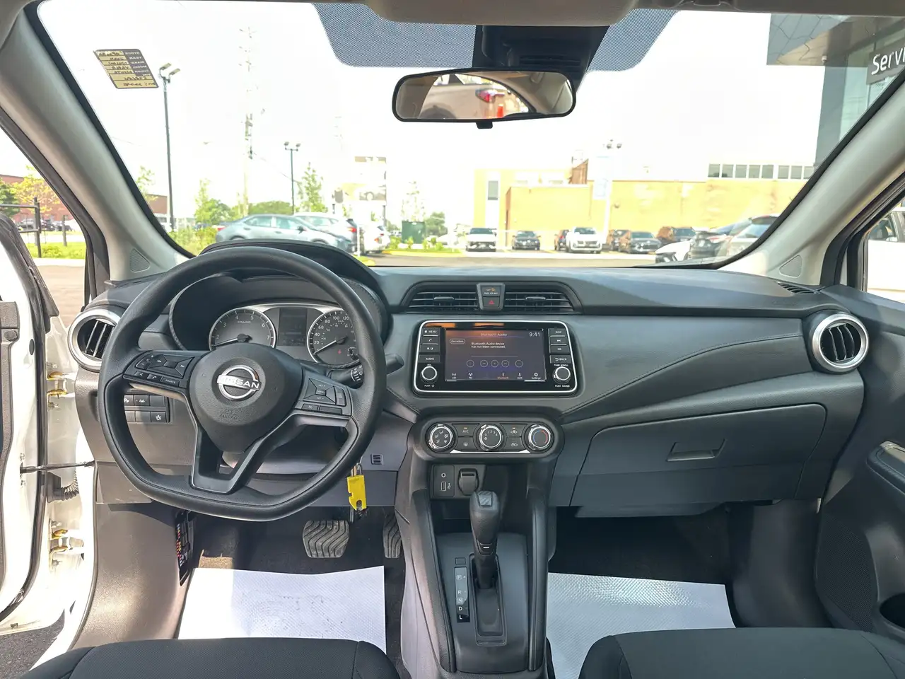 Nissan Versa снимка Nissan Versa