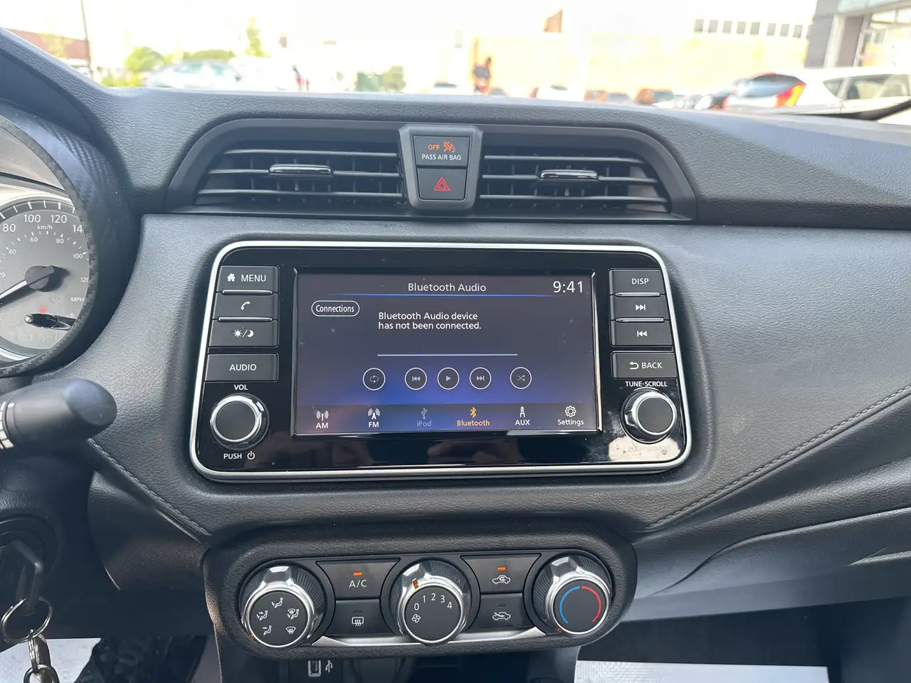Nissan Versa снимка Nissan Versa