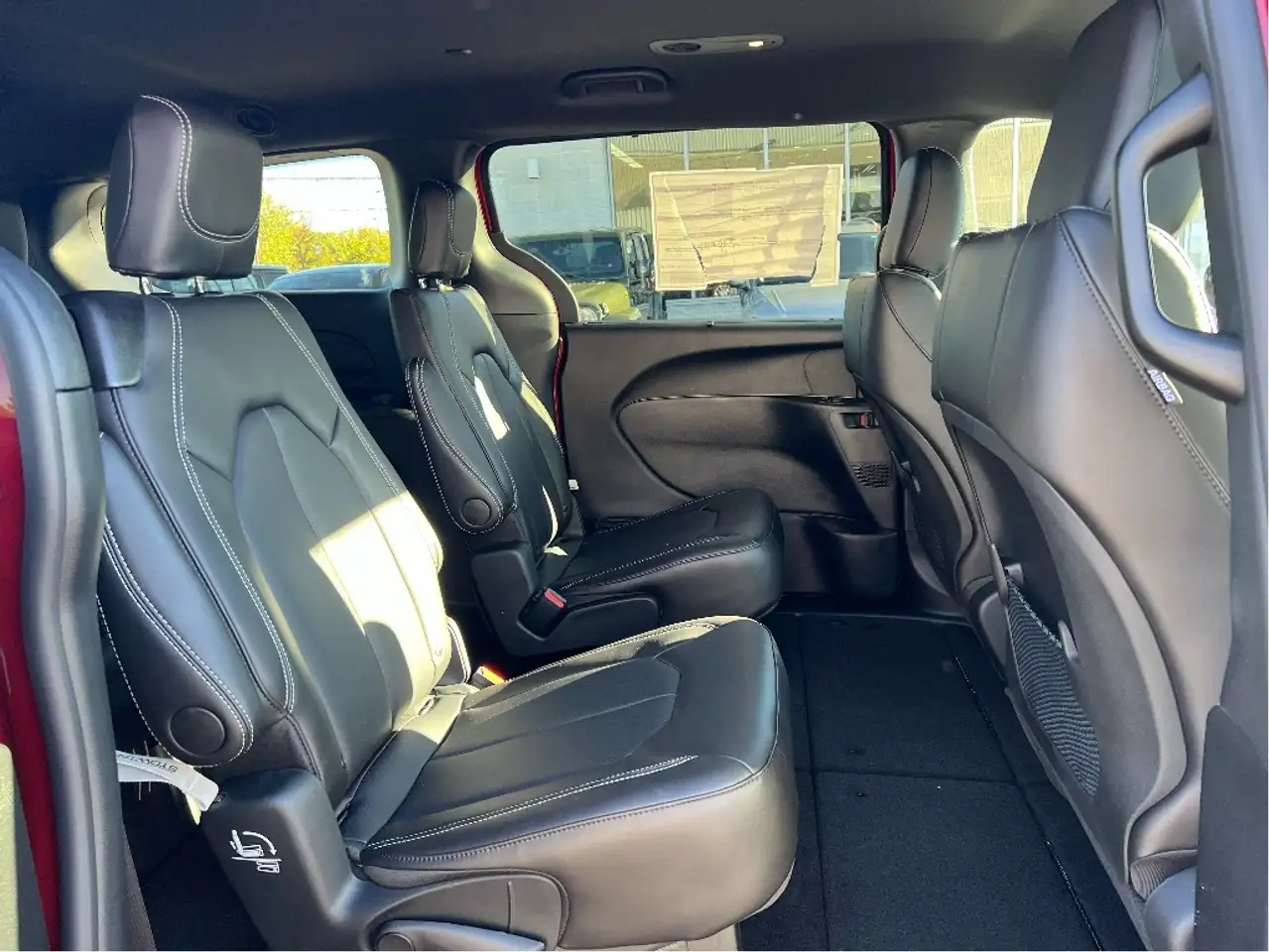 Chrysler Grand Caravan photo Chrysler Grand Caravan