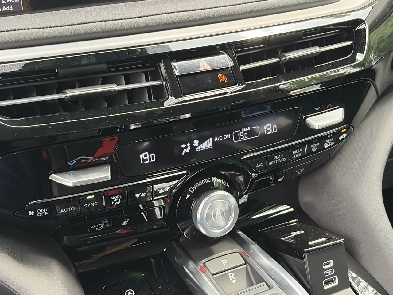 Acura MDX снимка Acura MDX