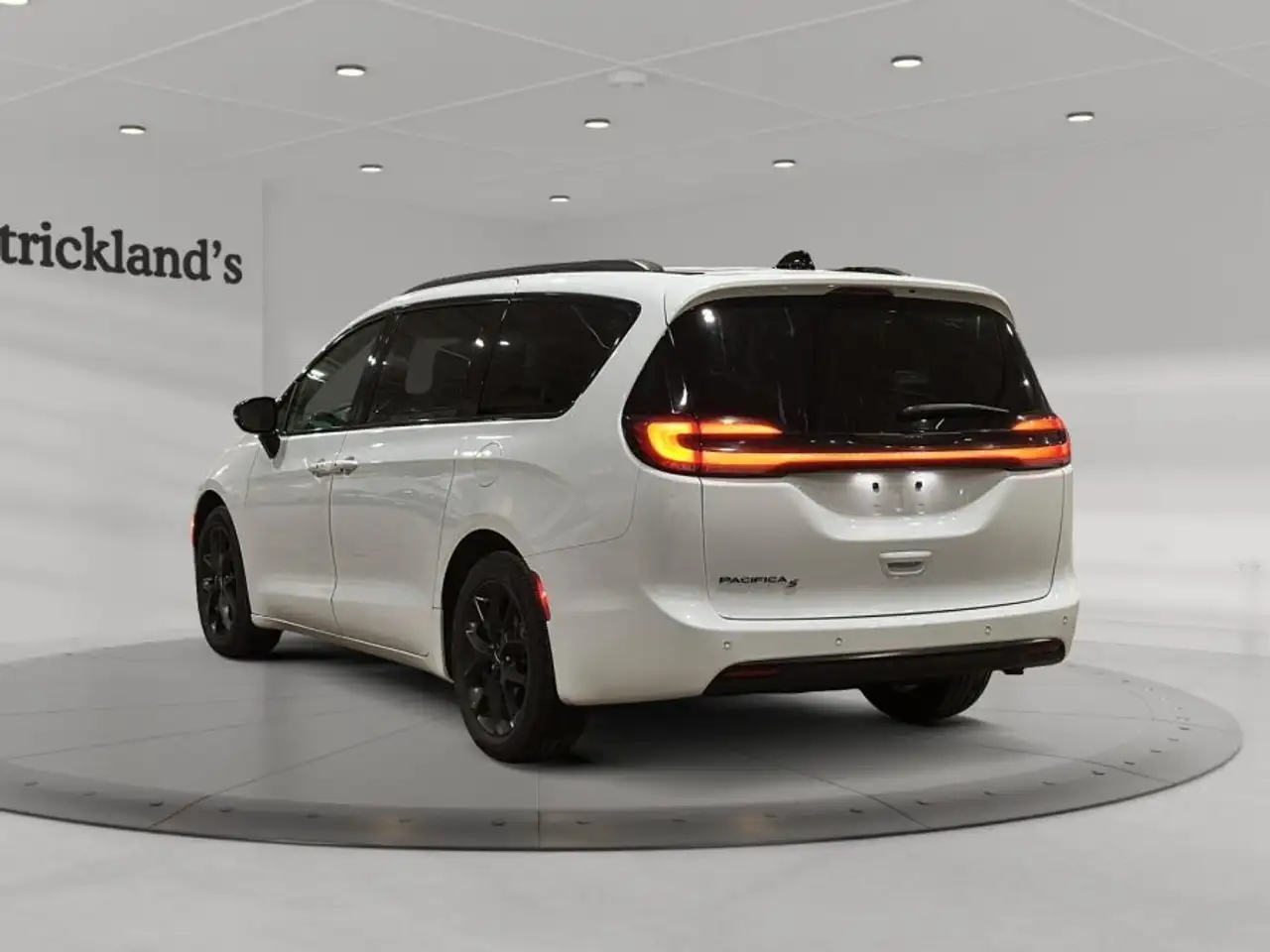 Chrysler Pacifica photo Chrysler Pacifica