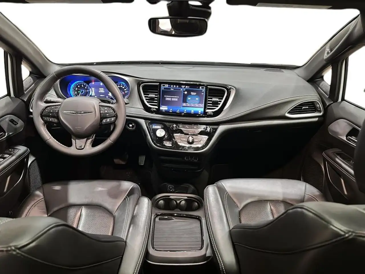 Chrysler Pacifica photo Chrysler Pacifica
