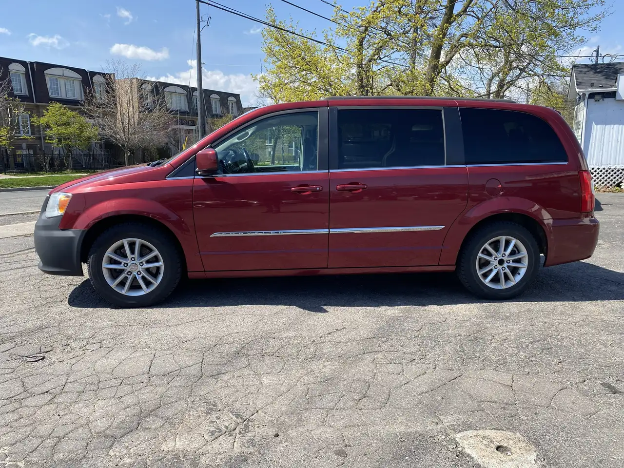 Chrysler Town & Country снимка Chrysler Town & Country