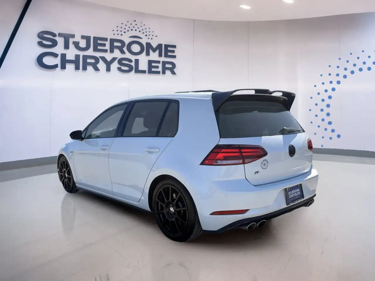 Volkswagen Golf R снимка Volkswagen Golf R