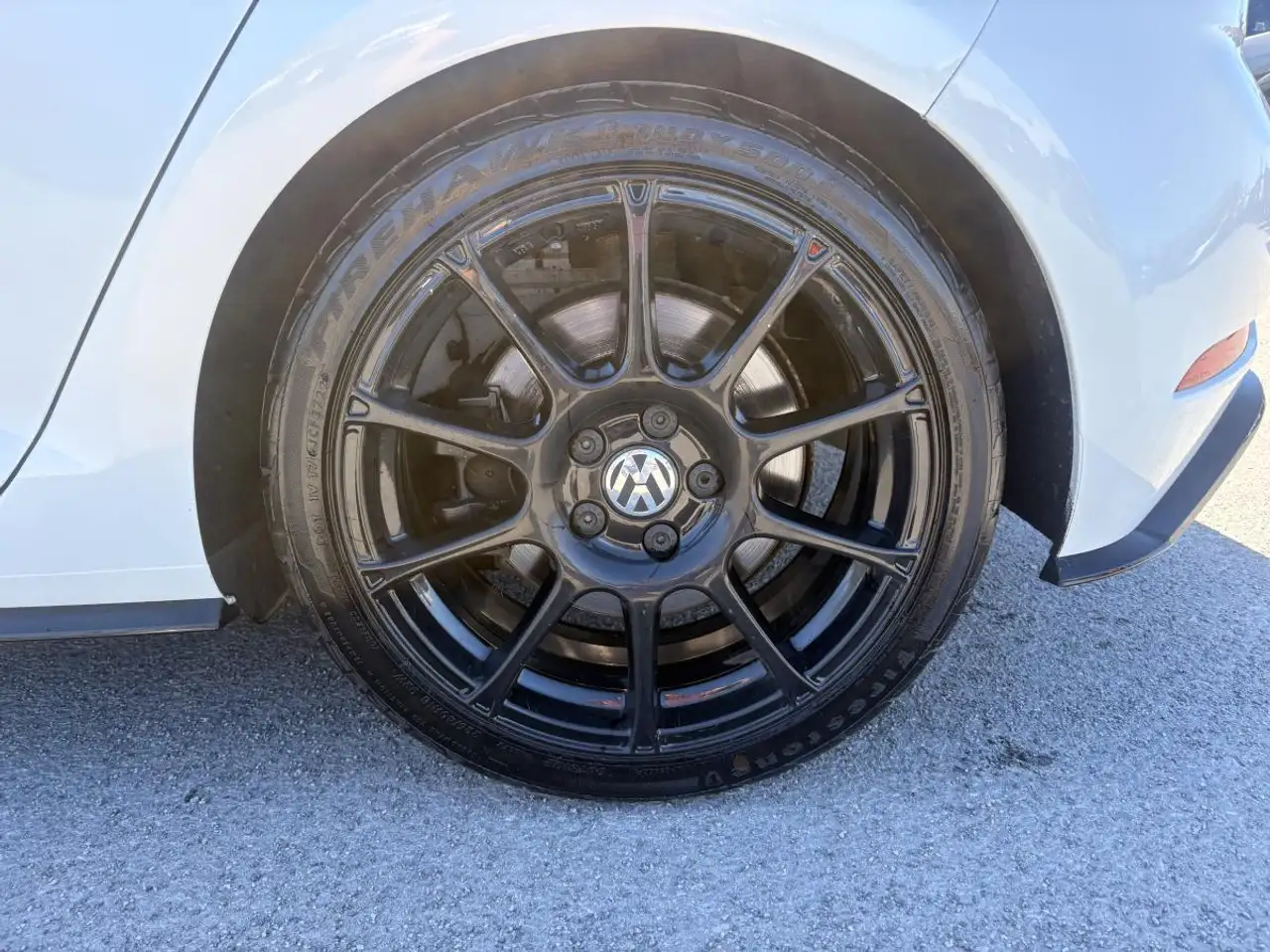 Volkswagen Golf R снимка Volkswagen Golf R