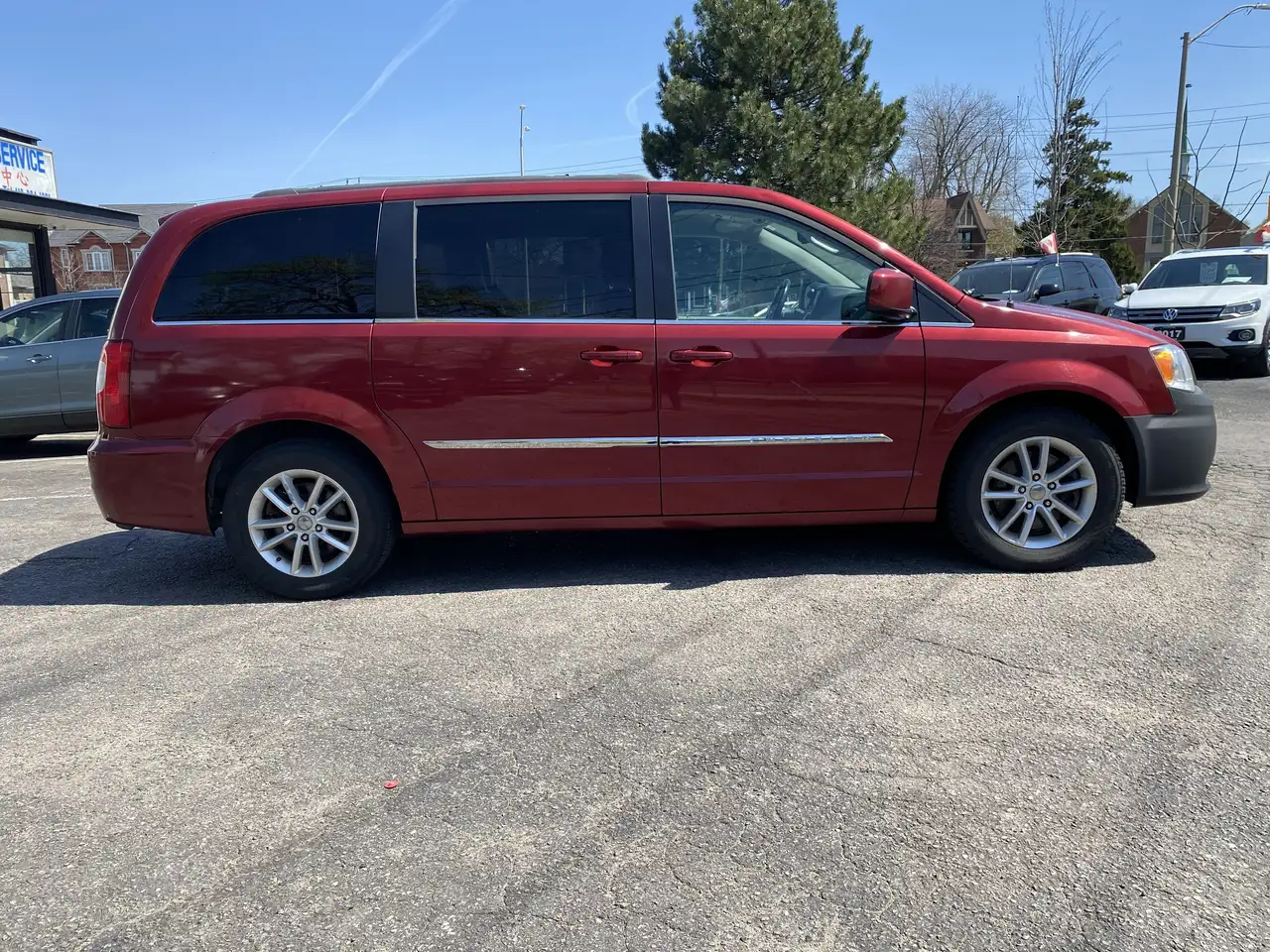 Chrysler Town & Country снимка Chrysler Town & Country