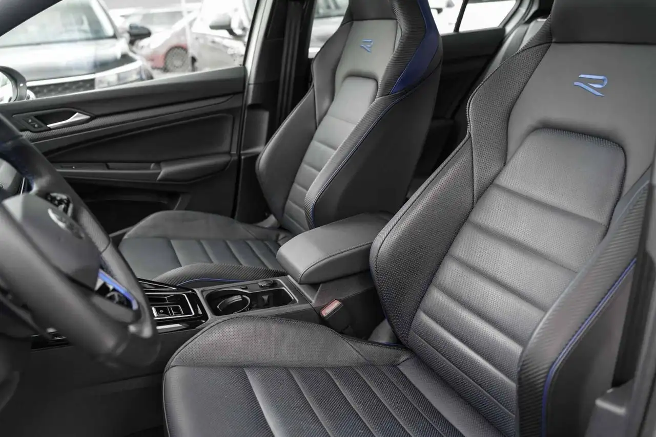 Volkswagen Golf R снимка Volkswagen Golf R