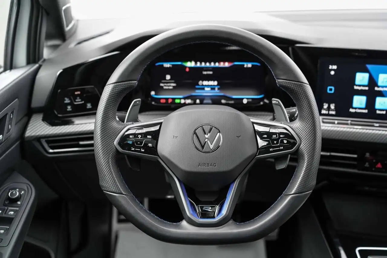 Volkswagen Golf R снимка Volkswagen Golf R
