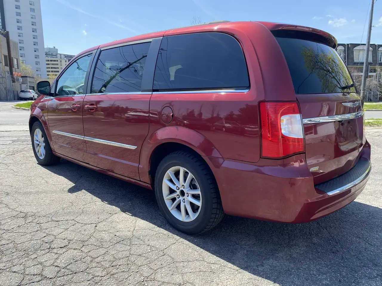 Chrysler Town & Country снимка Chrysler Town & Country